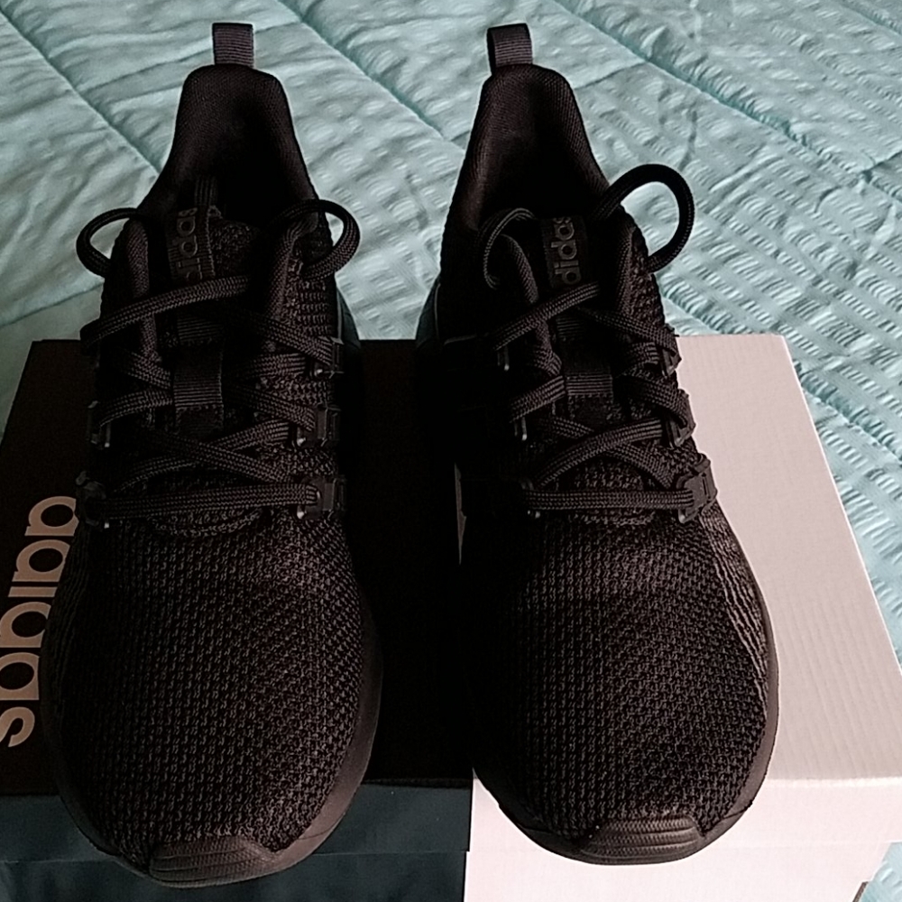 Boys Adidas Questar Flow Sneaker